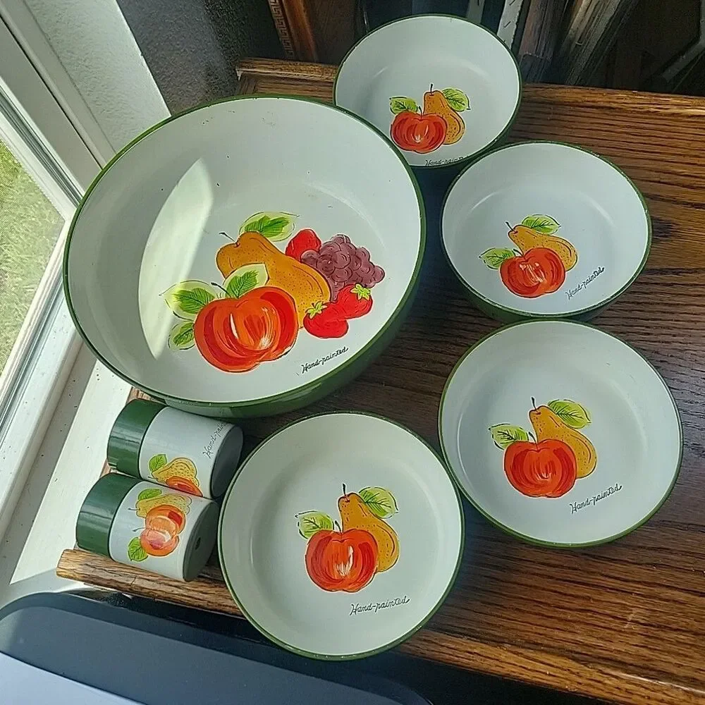 Vtg Melamine Salad bowl set 1 Large bowl 4 small bowls salt & pepper shakers Kit - Picture 3 of 16